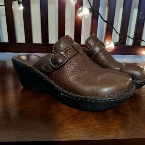 Ladies Comfortable Leather Slides